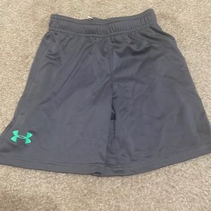 Boys Under Armour gray heat gear shorts